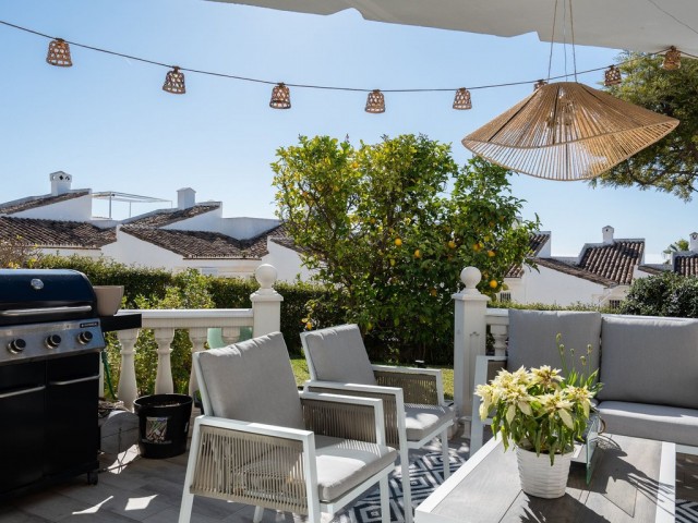 Maison mitoyenne avec 3 Chambres  à Calahonda