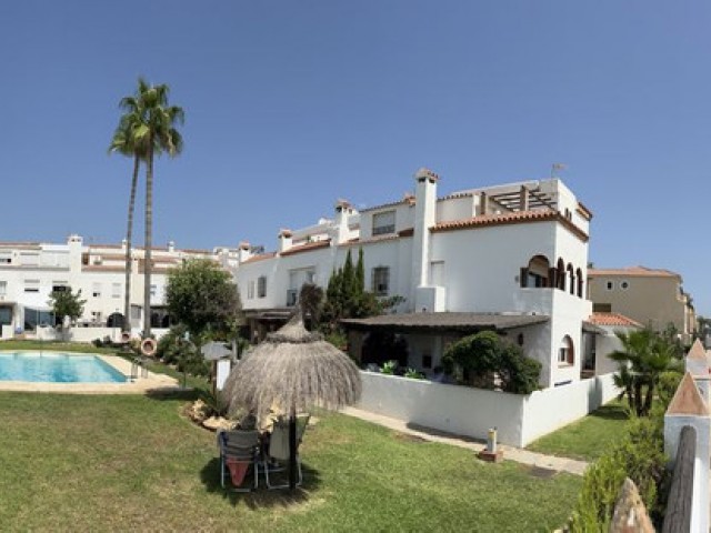 4 Bedrooms Townhouse in Casares