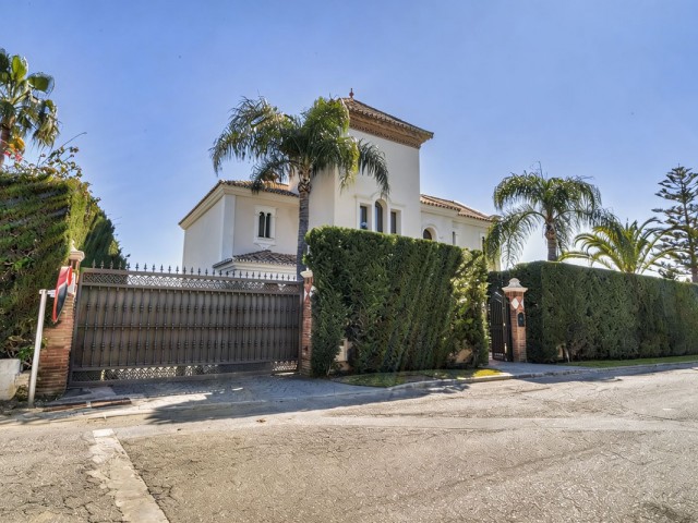 5 Makuuhuoneen Huvila Estepona