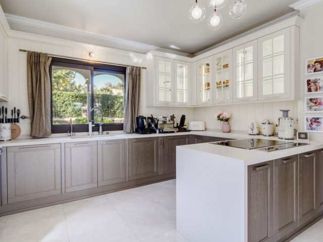 5 Makuuhuoneen Huvila Estepona