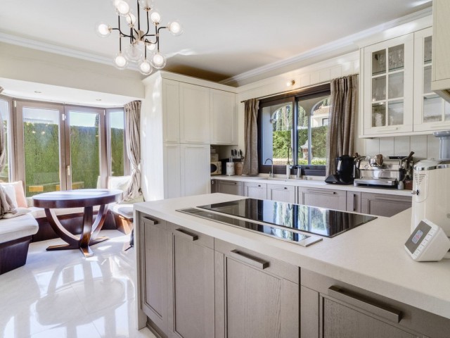 5 Makuuhuoneen Huvila Estepona