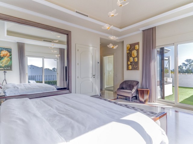 5 Makuuhuoneen Huvila Estepona