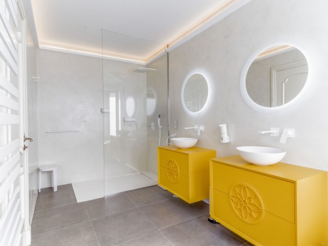 5 Makuuhuoneen Huvila Estepona