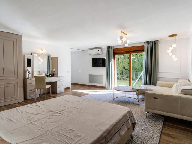 5 Makuuhuoneen Huvila Estepona