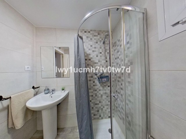 2 Makuuhuoneen Huoneisto Torrequebrada