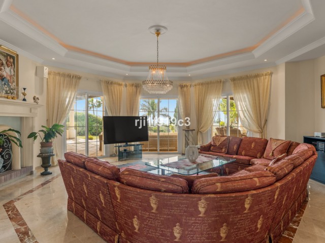 4 Schlafzimmer Villa in Elviria