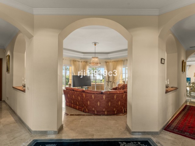 4 Schlafzimmer Villa in Elviria