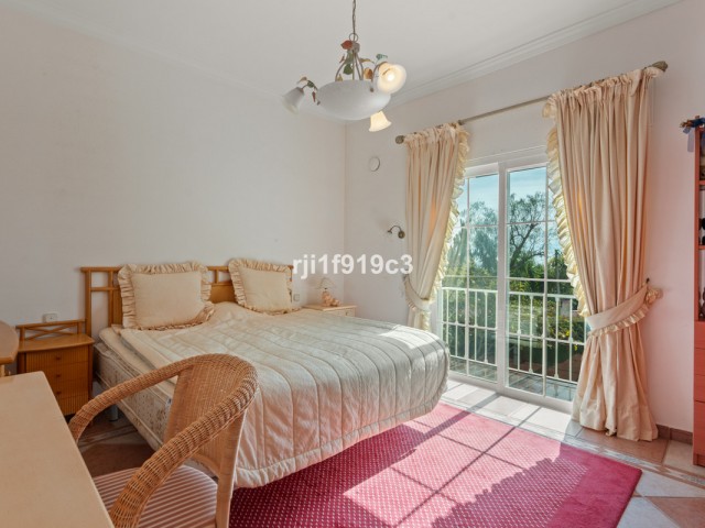 4 Bedrooms Villa in Elviria