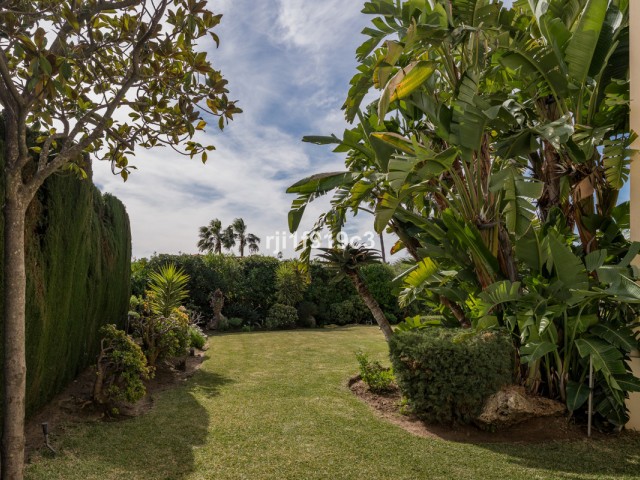 4 Bedrooms Villa in Elviria