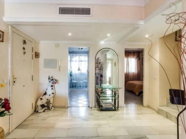 Apartamento con 4 Dormitorios  en Marbella