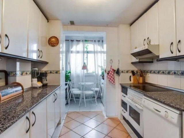 Apartamento con 4 Dormitorios  en Marbella