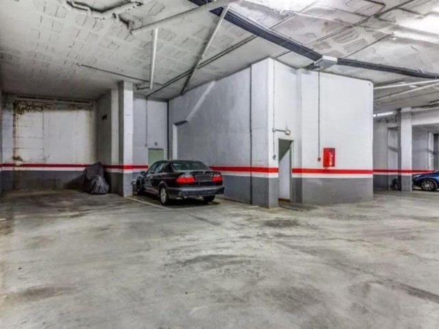 Apartamento con 4 Dormitorios  en Marbella