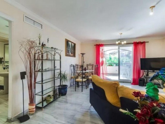 Apartamento con 4 Dormitorios  en Marbella