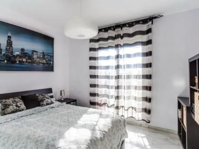 Apartamento con 4 Dormitorios  en Marbella