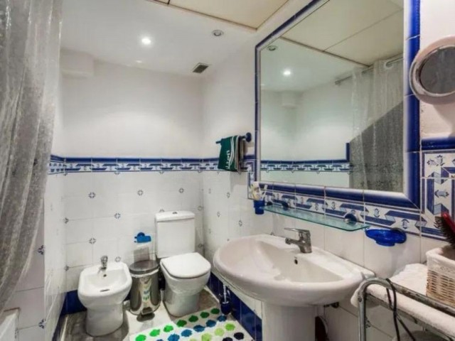 Apartamento con 4 Dormitorios  en Marbella