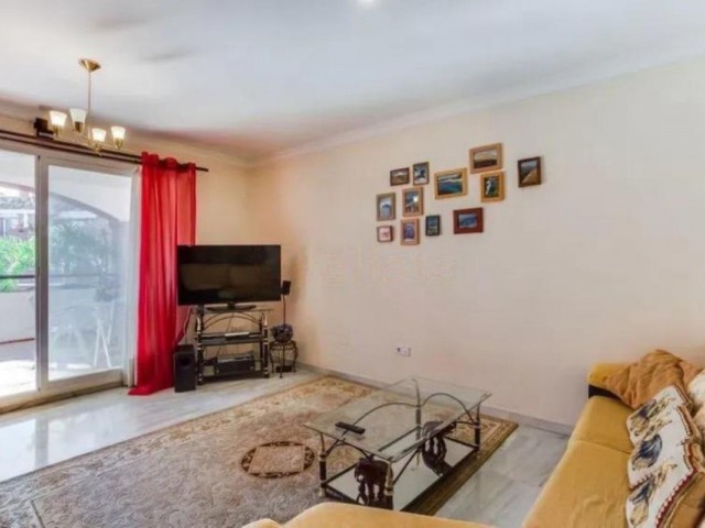Apartamento con 4 Dormitorios  en Marbella