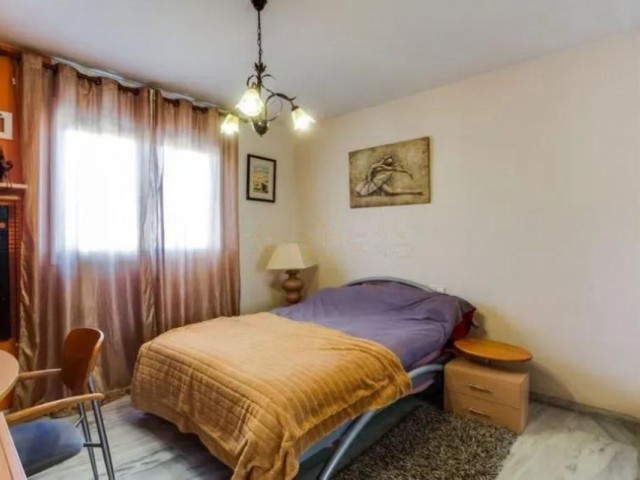 Apartamento con 4 Dormitorios  en Marbella