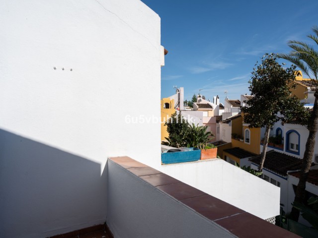 4 Schlafzimmer Reihenhaus in Nueva Andalucía