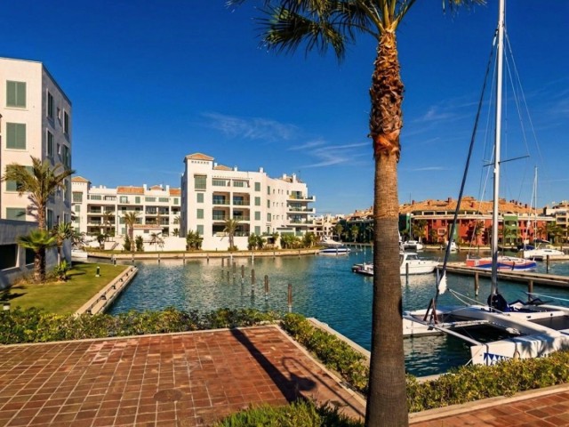 2 Bedrooms Apartment in Sotogrande Puerto