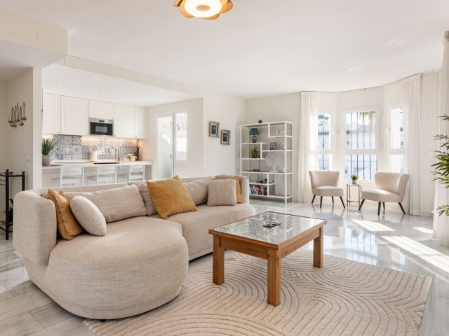 2 Bedrooms Apartment in Nueva Andalucía