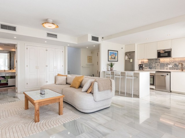 2 Bedrooms Apartment in Nueva Andalucía