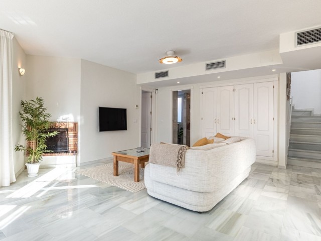 2 Bedrooms Apartment in Nueva Andalucía