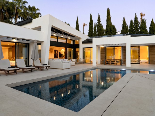 6 Schlafzimmer Villa in Nueva Andalucía