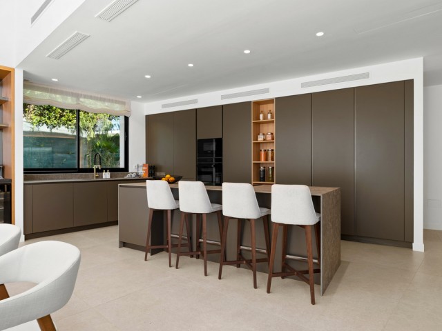 6 Schlafzimmer Villa in Nueva Andalucía