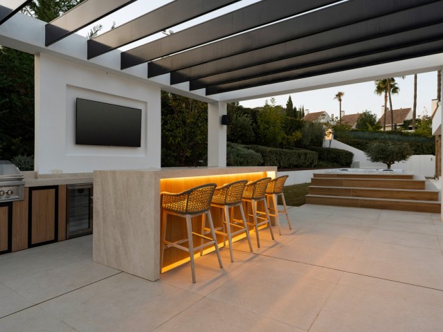 6 Schlafzimmer Villa in Nueva Andalucía