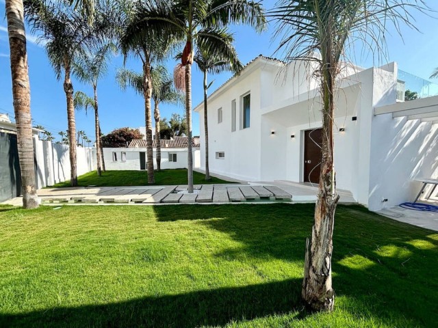 6 Bedrooms Villa in Marbella