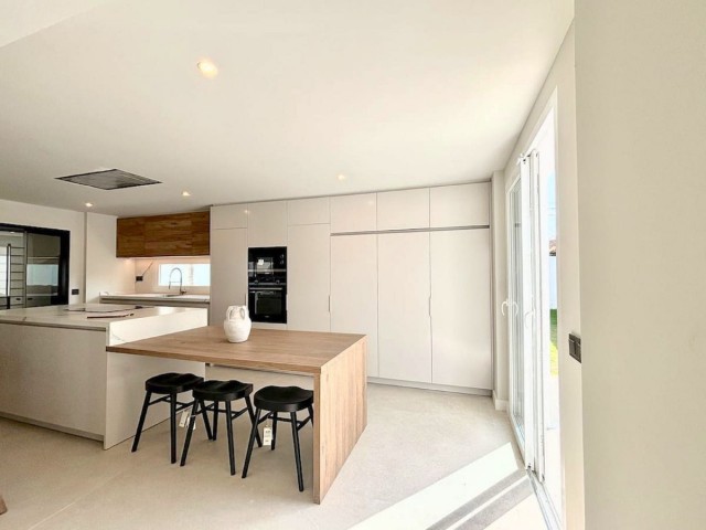 6 Bedrooms Villa in Marbella