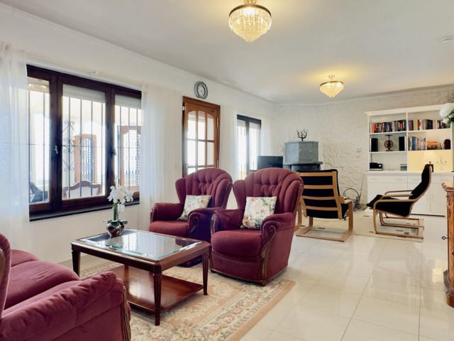 4 Bedrooms Villa in Mijas