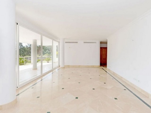 5 Bedrooms Villa in Los Almendros