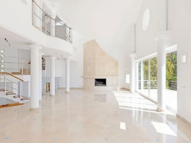 5 Bedrooms Villa in Los Almendros