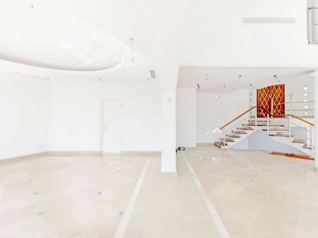 5 Bedrooms Villa in Los Almendros