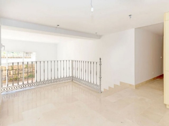5 Bedrooms Villa in Los Almendros
