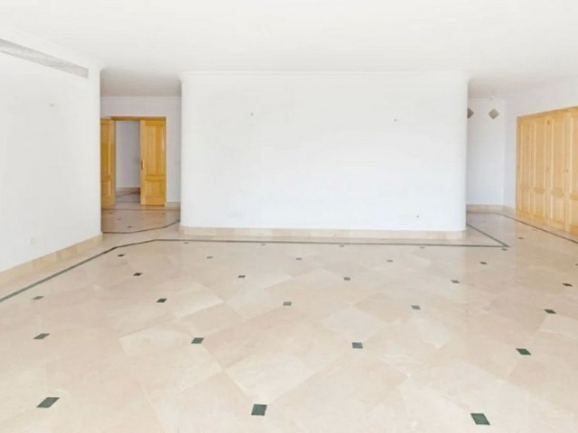 5 Bedrooms Villa in Los Almendros