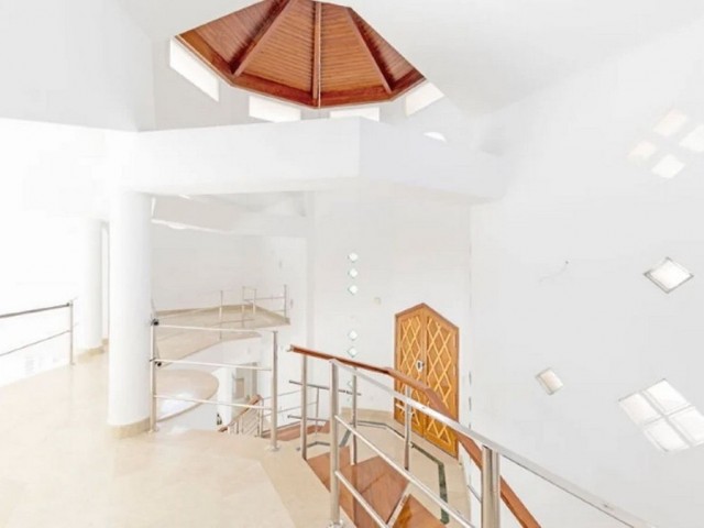 5 Bedrooms Villa in Los Almendros