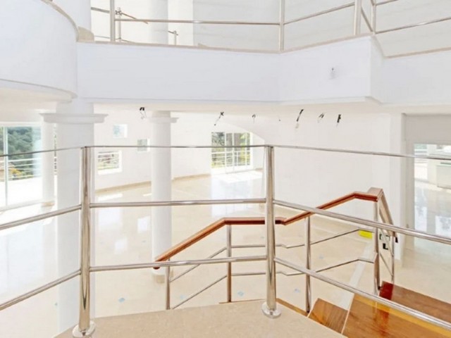 5 Bedrooms Villa in Los Almendros