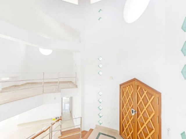 5 Bedrooms Villa in Los Almendros