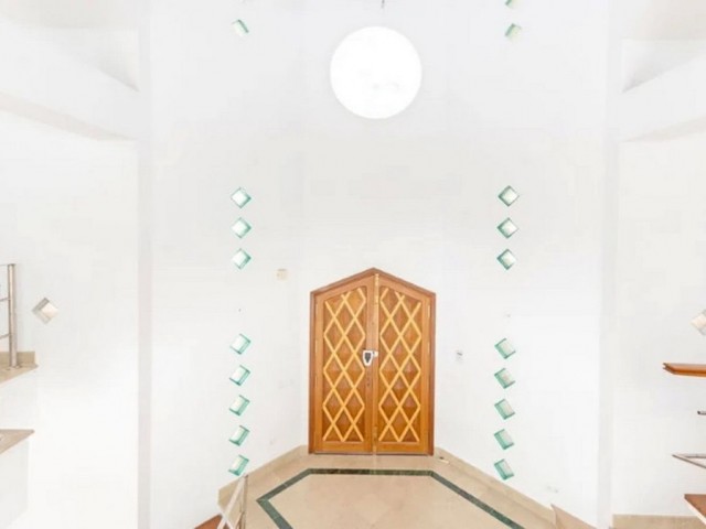 5 Bedrooms Villa in Los Almendros