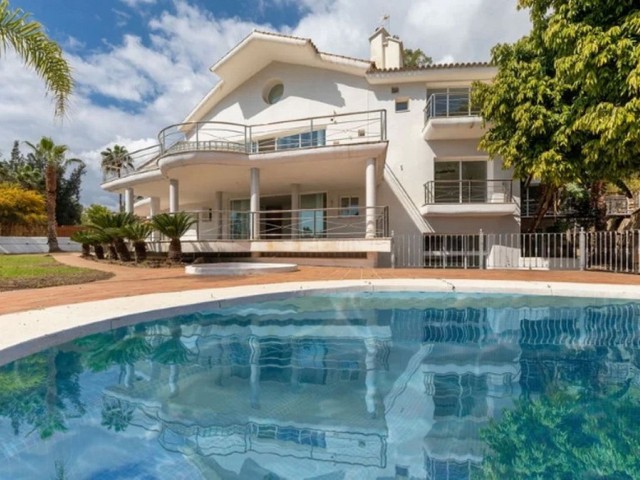 5 Slaapkamer Villa in Los Almendros