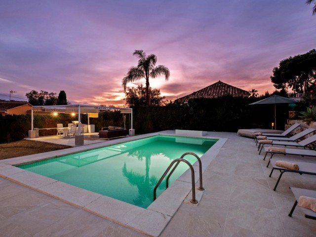 4 Schlafzimmer Villa in Elviria