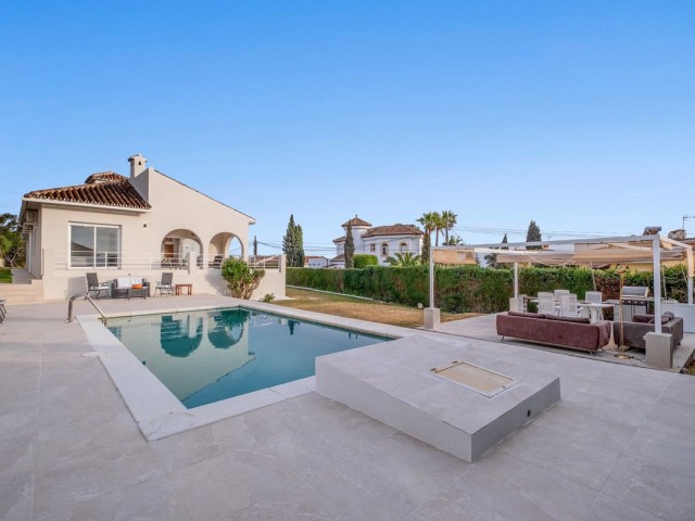 4 Schlafzimmer Villa in Elviria