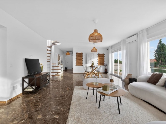 4 Schlafzimmer Villa in Elviria