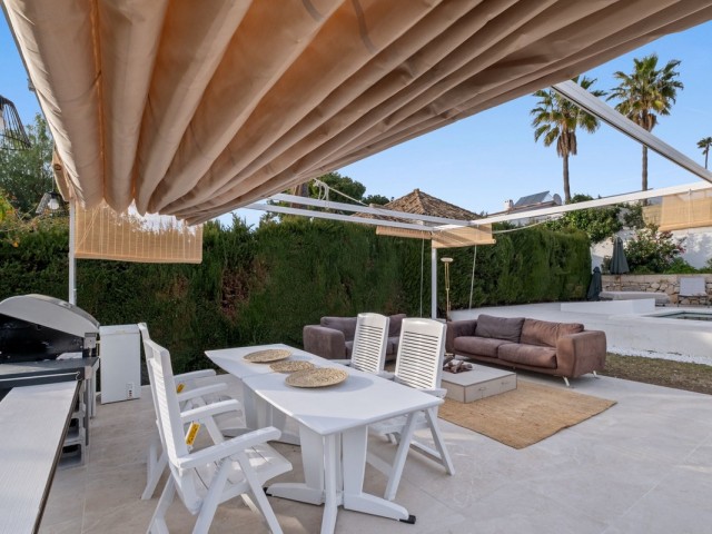 4 Bedrooms Villa in Elviria