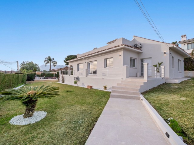 4 Bedrooms Villa in Elviria
