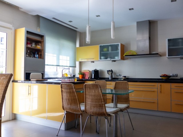 6 Soveroms Villa i Playamar