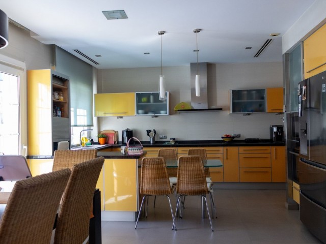 6 Soveroms Villa i Playamar