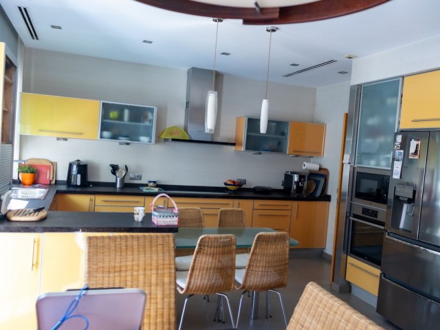 6 Soveroms Villa i Playamar